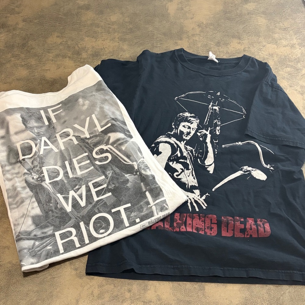 The Walking Dead T-Shirt Lot of 2 Mens M/L AMC Daryl Dixon Crossbow 2012